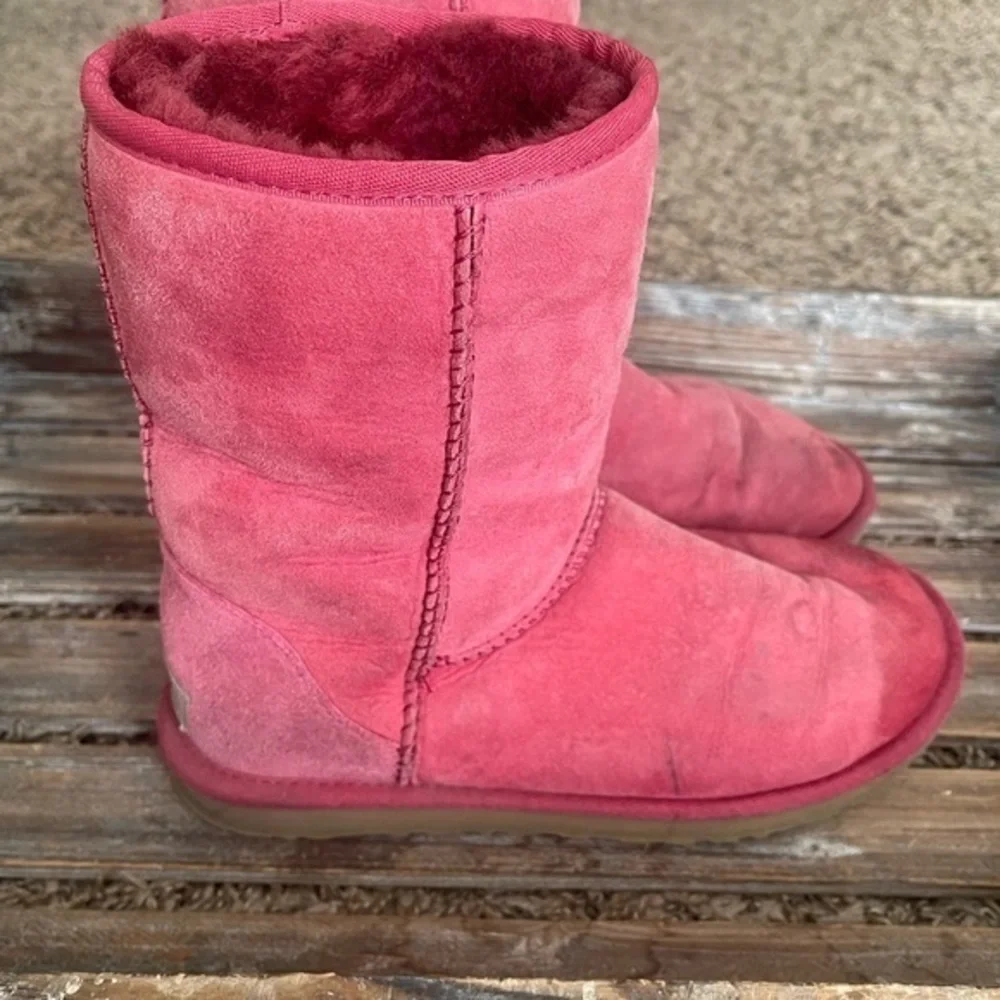 Womens Size 5 Raspberry UGG Short‎ Boots - Picture 2 of 5